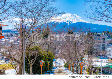 冬天的新倉山淺間公園[山梨縣] 86949334