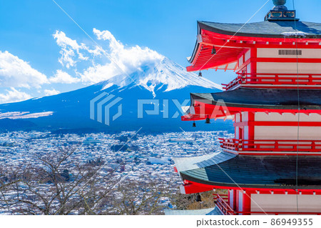 Arakurayama Sengen Park in winter [Yamanashi Prefecture] 86949355