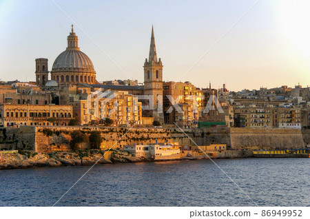 Cityscape of Valletta, the capital of Malta, illuminated by the setting sun Cityscape of Valletta, the capital of Malta, illuminated by the setting sun 86949952