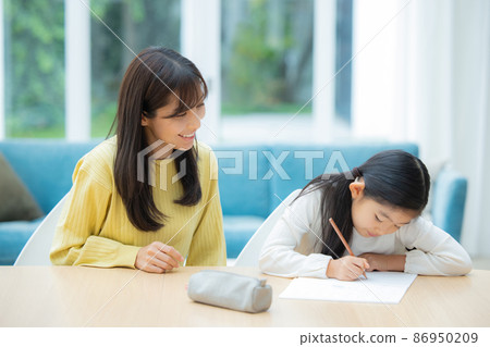 Elementary school homework mother 86950209
