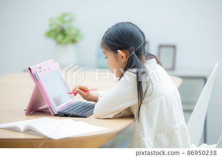 1st grade elementary school tablet learning 86950238