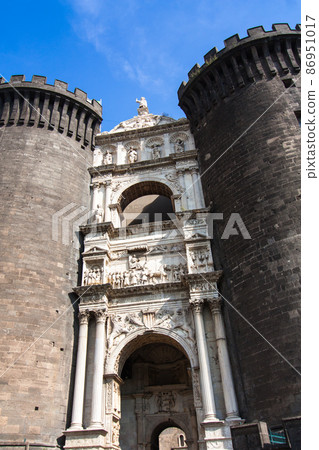 新堡（意大利-那不勒斯） 86951017