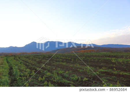 黃昏時分美麗的八岳野邊山高原 黃昏時分美麗的八岳野邊山高原 86952084