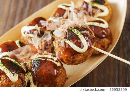 鰹魚乾和綠紫菜看起來很好吃的章魚燒 86952209