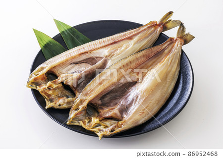 盤子上北海道附近海域的阿特卡鯖魚 86952468