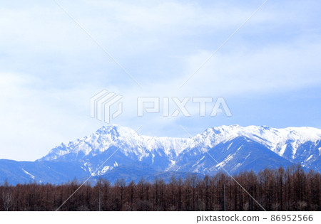 美麗的八岳白雪皚皚的八岳 美麗的八岳白雪皚皚的八岳 86952566