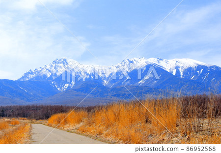 Beautiful Yatsugatake Snow-capped Yatsugatake 86952568
