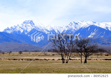 美麗的八岳白雪皚皚的八岳 美麗的八岳白雪皚皚的八岳 86952625