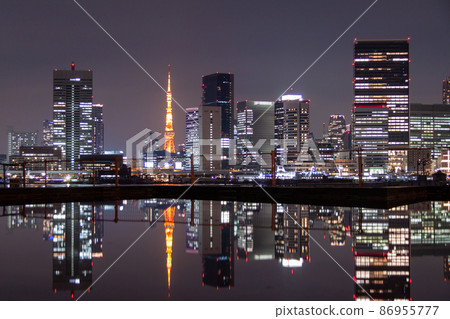 從晴海客運站看東京港區夜景 從晴海客運站看東京港區夜景 86955777