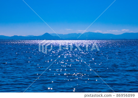 The sparkling water surface of Lake Biwa 86956899