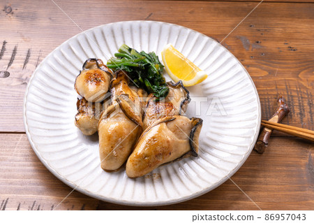 炒蠔油和醬油 炒蠔油和醬油 86957043