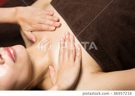 頸部按摩 86957216