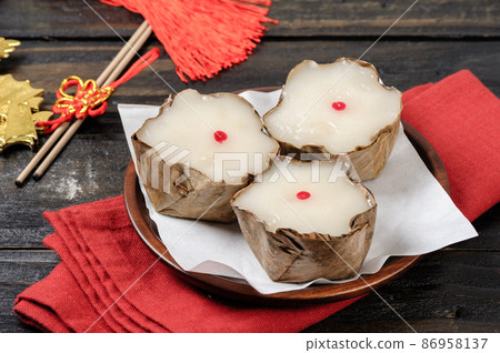 Chinese new year's cake 86958137