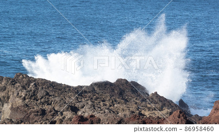 Huge waves crashing on the coast of Lanzarote 86958460