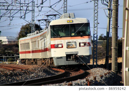 Running of Ibushi silver ... Connecting downtown Asakusa and Nikko ... Veteran limited express [Kirifuri 350 series] 86959242