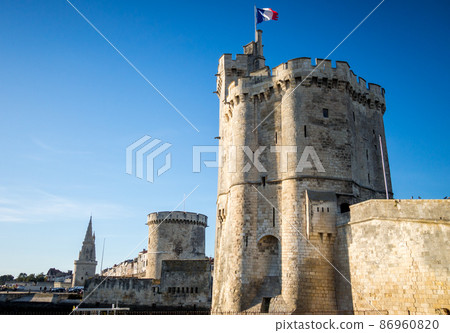 Historical Towers in la Rochelle old harbor Historical Towers in la Rochelle old harbor 86960820