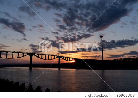 Shiosai Bridge at dusk 86963398