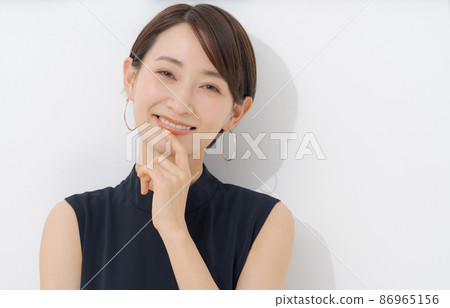 Sleeveless female white background Sleeveless female white background 86965156