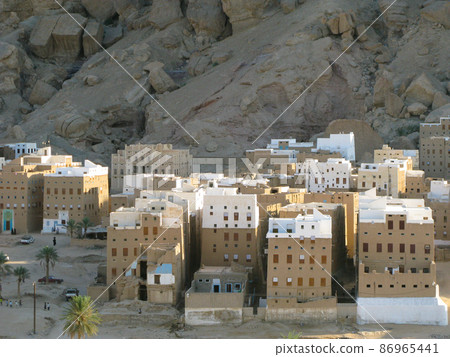 Panorama of Shibam mud skyscrapers, Hadhramaut, Yemen Panorama of Shibam mud skyscrapers, Hadhramaut, Yemen 86965441