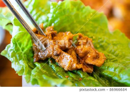 黑豬肉 韓國 食物 料理 菜包肉 餐廳 熟的 쌈 Pan fried black pork 黒豚 黑豬肉 韓國 食物 料理 菜包肉 餐廳 熟的 쌈 Pan fried black pork 黒豚 86966684