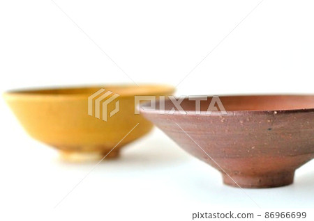 備前燒南蠻寺平茶碗和保木燒梨釉萩手茶碗 備前燒南蠻寺平茶碗和保木燒梨釉萩手茶碗 86966699