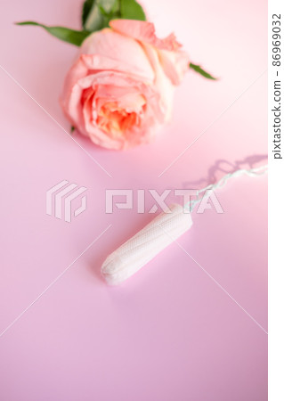 white tampon and pink rose, On a pink background,copy space 86969032