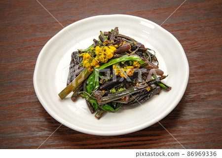 Stir-fried red vegetable moss in olive oil Stir-fried red vegetable moss in olive oil 86969336