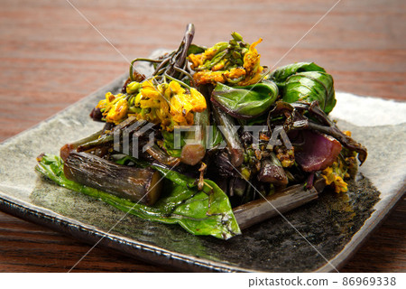 Stir-fried red vegetable moss in olive oil Stir-fried red vegetable moss in olive oil 86969338