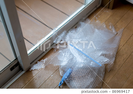 Window glass insulation sheet Window glass insulation sheet 86969417