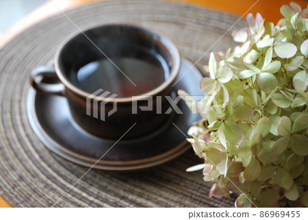 Dried hydrangea flowers and coffee in an Arabian cup Dried hydrangea flowers and coffee in an Arabian cup 86969455