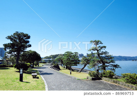 Bright and refreshing scenery of the park on the eastern shore of Lake Shinji in fine weather ... Matsue City, Shimane Prefecture (fine weather) 86969753