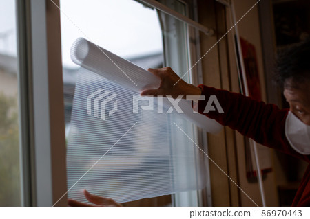 Window glass insulation sheet Window glass insulation sheet 86970443