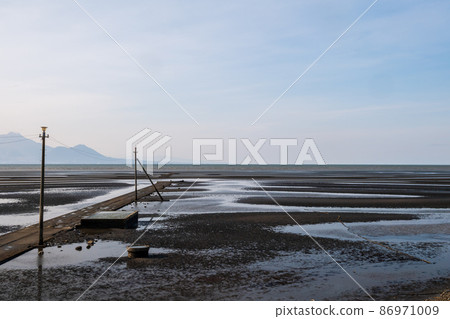 Sunset scenery dyed on the shore of the landscape at dusk 86971009