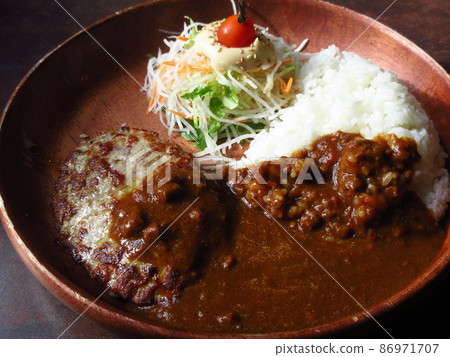 Hamburger lunch to eat on one plate Hamburger lunch to eat on one plate 86971707