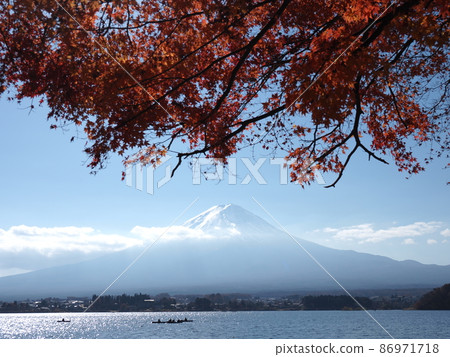 Mt. Fuji and autumn leaves in late autumn 86971718