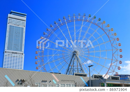 [大阪]晴空下的SiS臨空塔和臨空星摩天輪 86971904