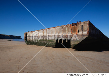 Arromanches beach with rusting floating pontoons, Normandy 86971943