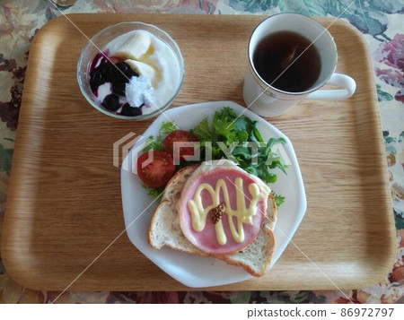 Stone kiln-baked bread toast breakfast Stone kiln-baked bread toast breakfast 86972797