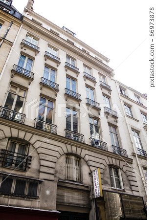 巴黎城市景觀，一座歷史悠久的石製建築 86973878