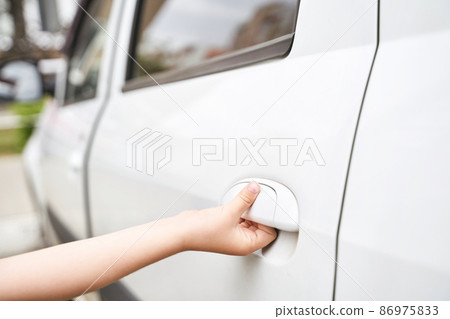 Children hand opening car door. Stole service concept. Criminal lifestyle 86975833