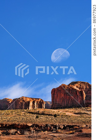Monument Valley Moon Rise 86977923