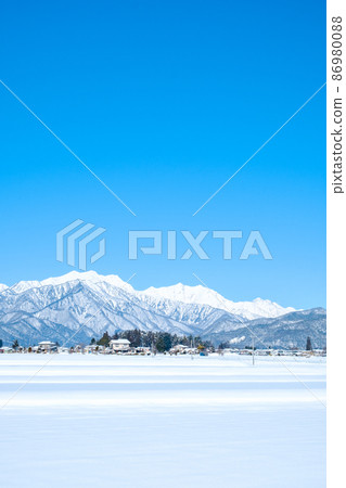 從大町市看到的冬季北阿爾卑斯山 86980088
