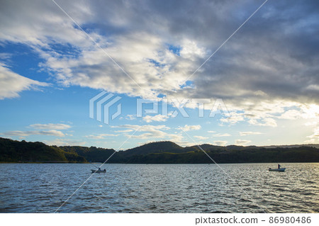 Lake Togo clam fishing 86980486