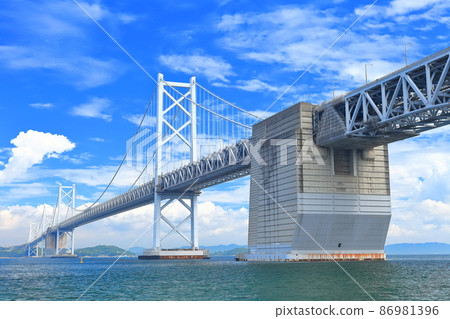 [Kagawa Prefecture] Seto Ohashi under sunny weather (Minamibisan Seto Ohashi and Kitabisan Seto Ohashi) 86981396
