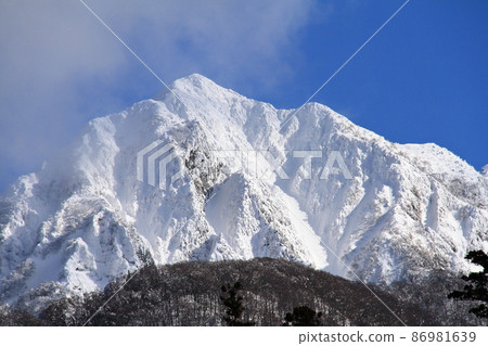 博麗大仙和鳥取縣的北牆，被雪覆蓋，顯示出崎嶇不平 86981639