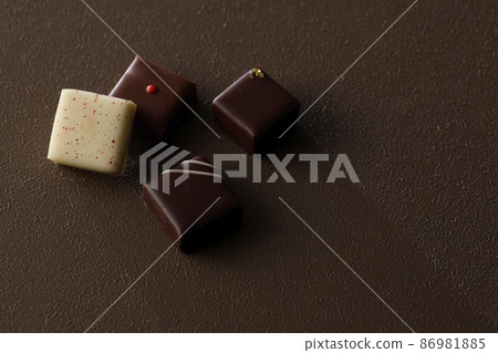 很多看起來很好吃的巧克力 很多看起來很好吃的巧克力 86981885