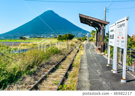 鹿兒島縣指宿卷崎線西大山站-日本最南端的車站和開聞岳- 86982217