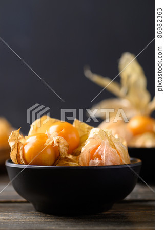 Cape gooseberry or golden berry (Physalis peruviana), Healthy tropical fruit 86982363