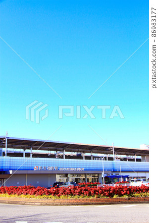 Scenery of Gifu Hashima Station on the Tokaido Shinkansen 86983177