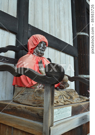A wooden image of "Ben-su Roong Priest (Binzuru Sōja)" (Todaiji / Nara City, Nara Prefecture) 86983726